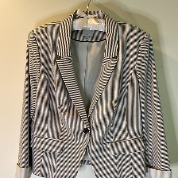 Black and white striped Halogen short jacket .hardly worn ...size L - Picture 1 of 4